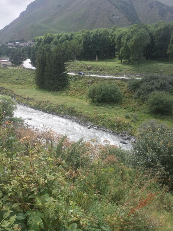 Zura'S Guesthouse Kazbegi Exterior foto